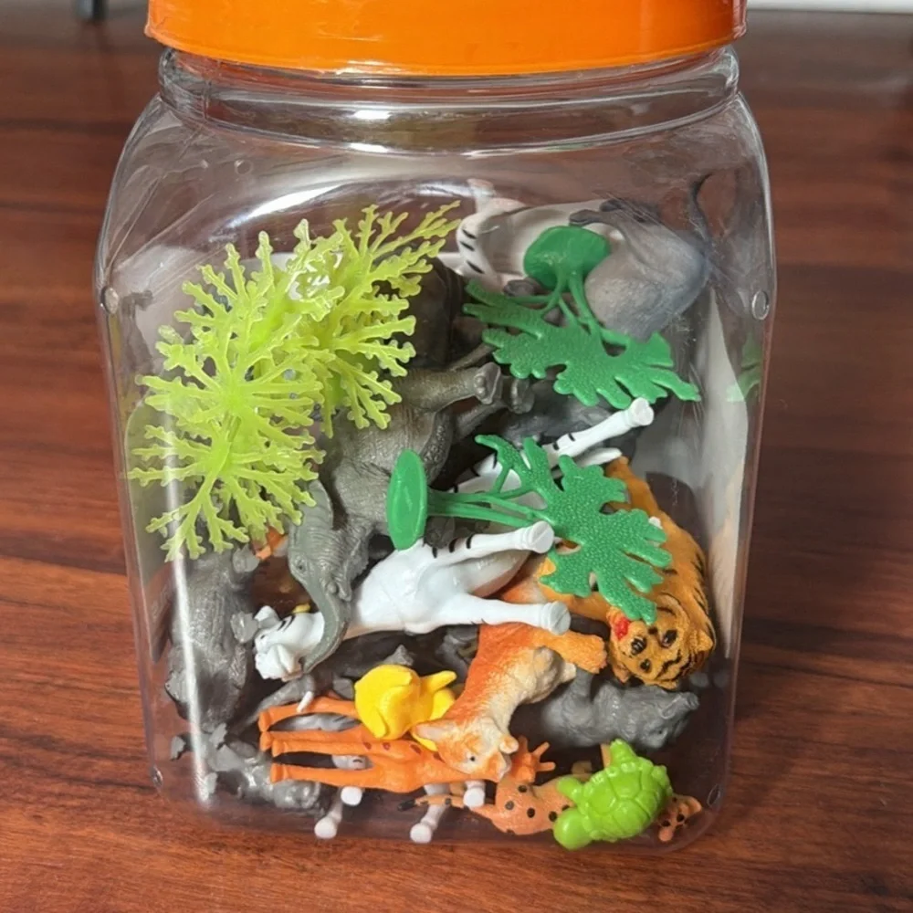 Wildlife Adventure Animal Playset safari animals half inch to 2 inches‎